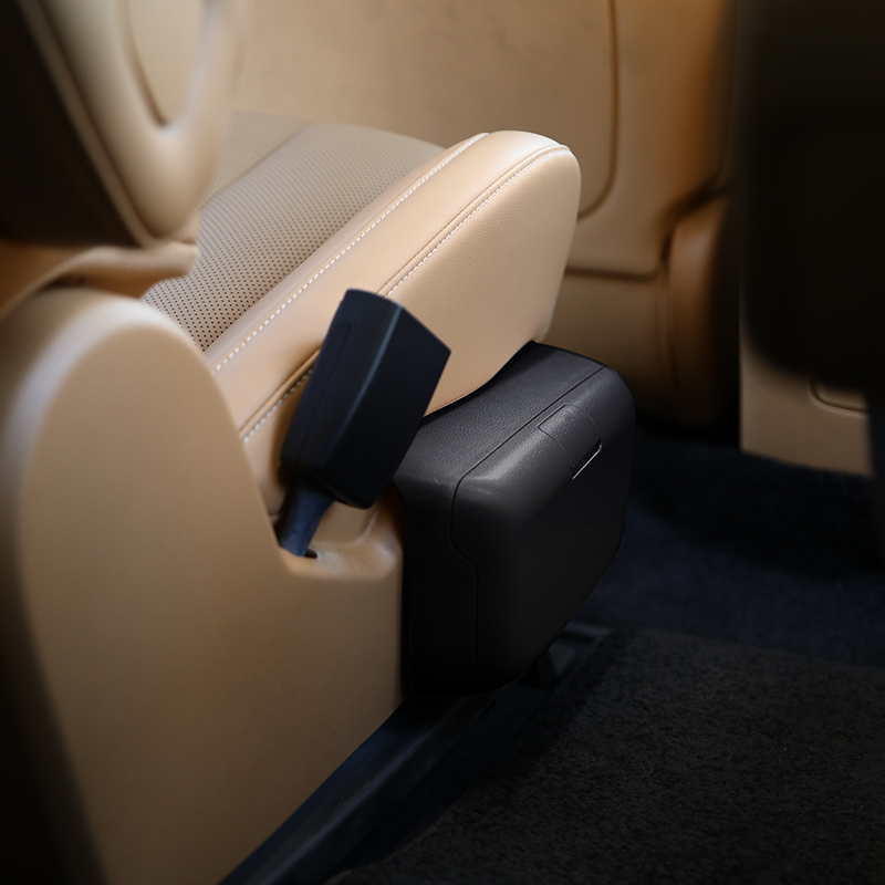 Second-Row Cup Holder gallery image 2