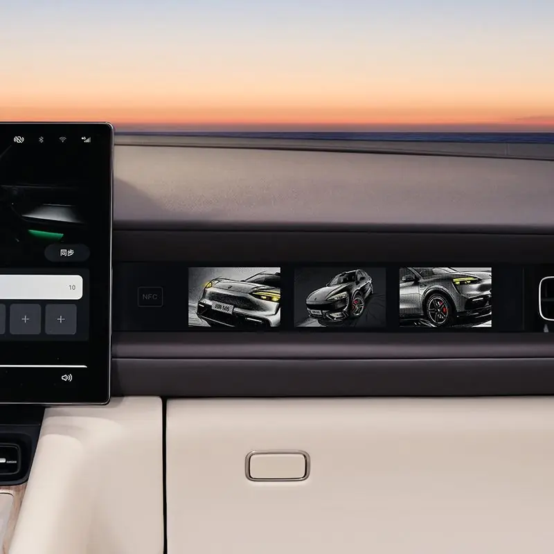 In-Car E-Ink Display gallery image 5
