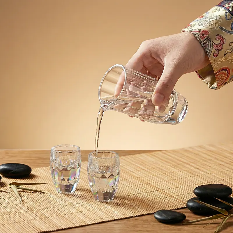 Baijiu Decanter & Cups Gift Set gallery image 6
